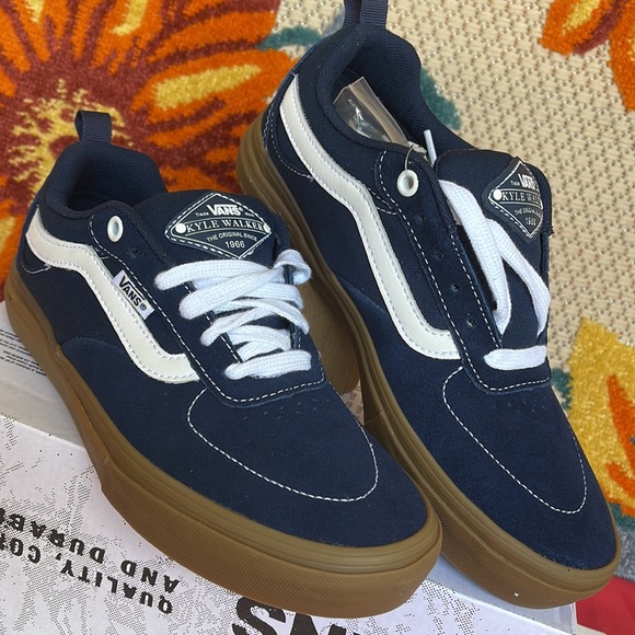 Vans Kyle Walker
Dress Blues/Gum
VNOA5JIEFS1
WMNS sneakers - Picture 8 of 16